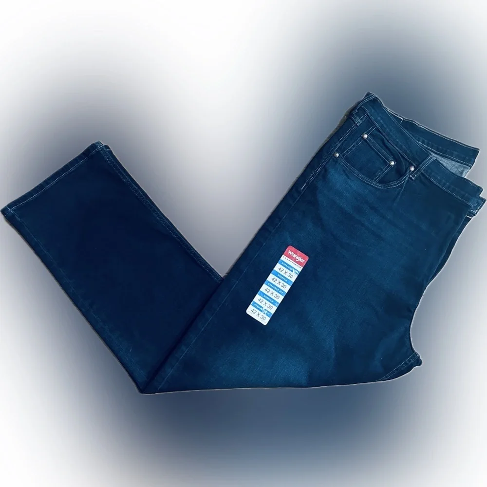 NWT Wrangler SZ42X30 men’s straight leg blue 5 pocket jeans/waist 42”/length 30”